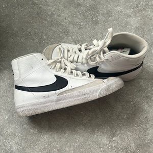 Nike Blazer Mid '77 | 6.5 Women’s 5Y Kids
